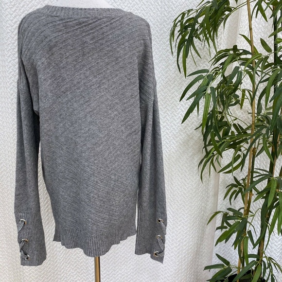 Vivante by VSA Crew Neck Knit Sweater Lace Up Cuff - Picture 5 of 6